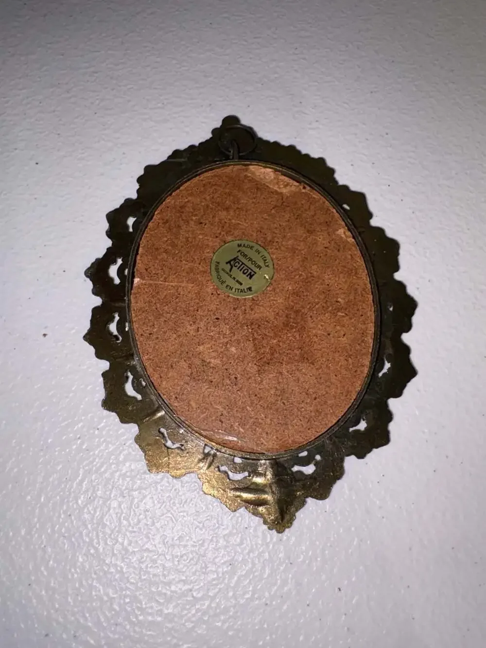 Action vintage oval
